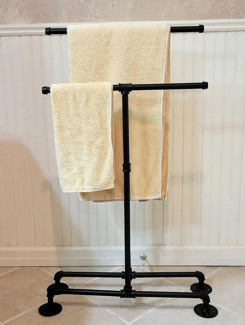 Bathroom Towel Rack, Wall Mounted Industrial Pipe Organizer Holder, Bath Hand Towel Washclothese Storage Holder, RV Camper Organizer Shelf (Black, Standing 40")