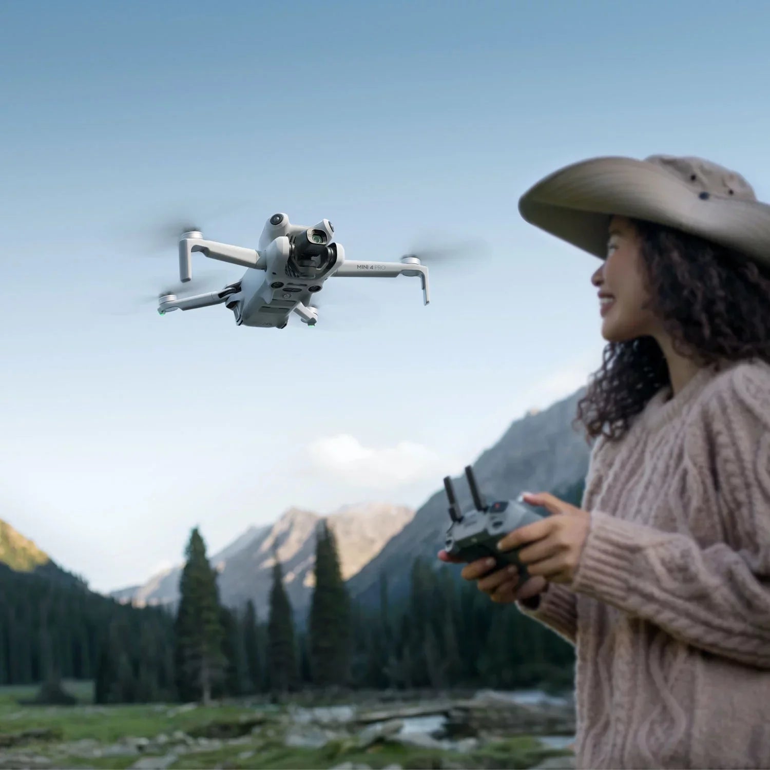 DJI Mini 4 Pro 4K HDR Drone Fly More Combo with RC 2 Remote Kit CP.MA.00000735.01