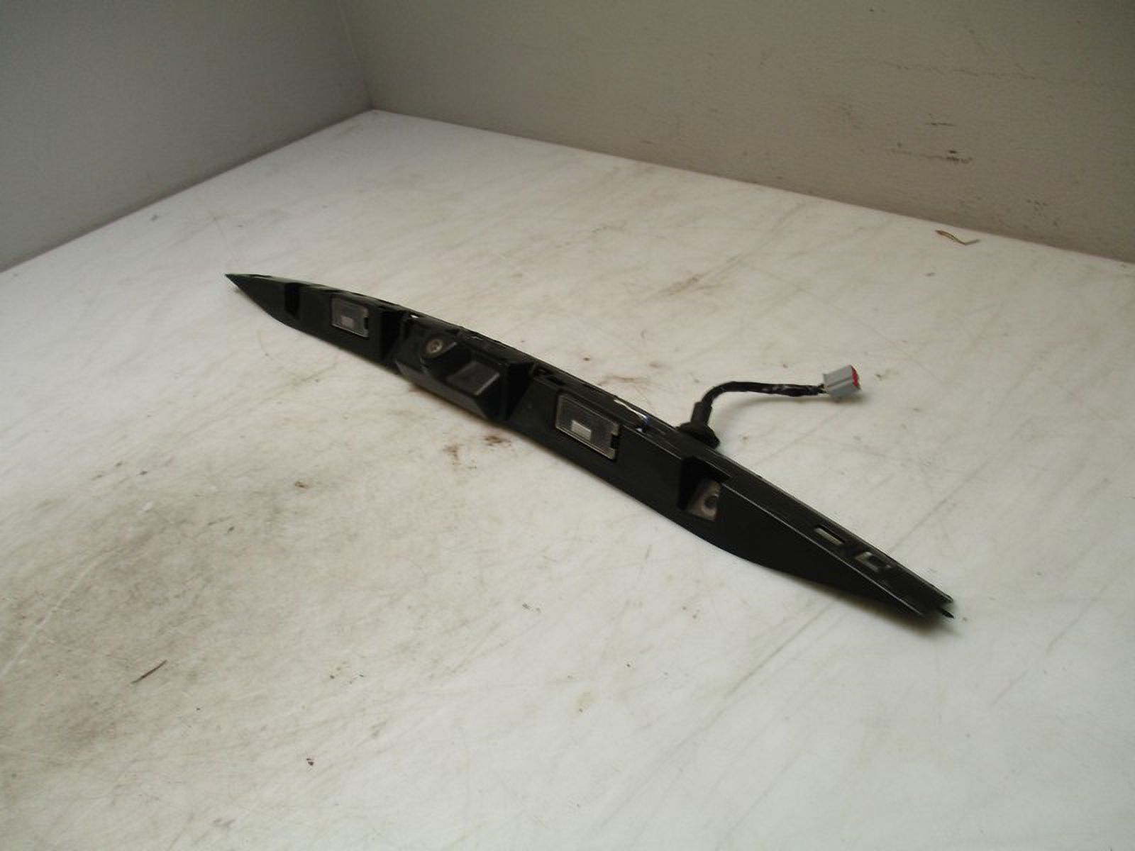 Pre-Owned 2013-2015 Ford Explorer Rear Backup Camera Assembly OEM (Good)