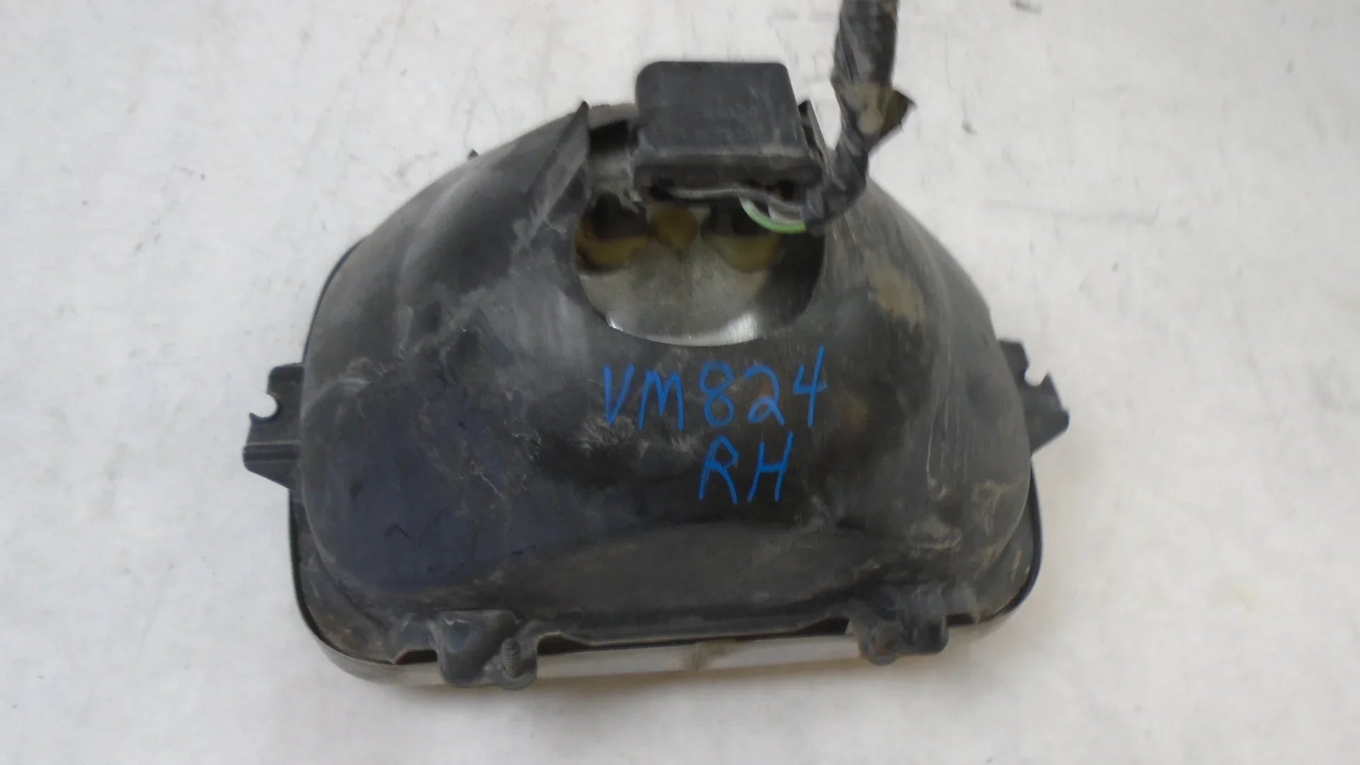 Pre-Owned 1997-2015 Chevrolet Express Van Right RH Head Light Lamp Sealed Beam OEM LKQ (Good)