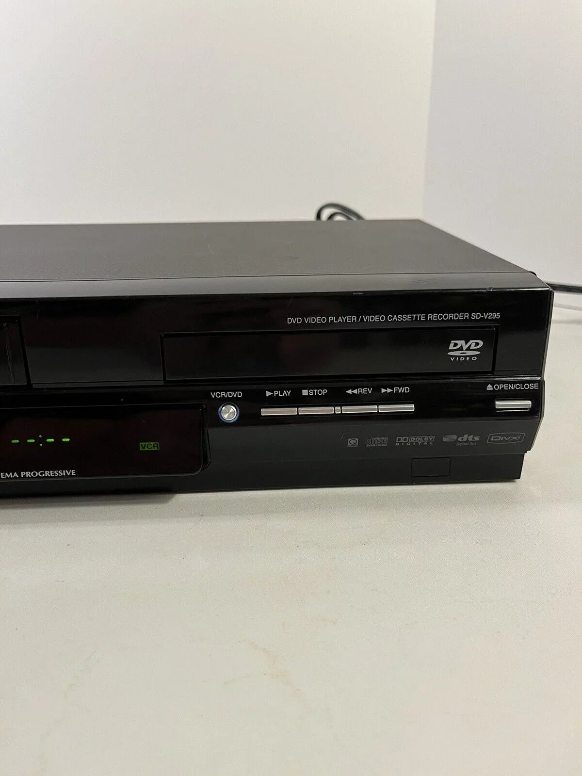 Toshiba SD-V295 Tunerless DVD/VCR Combo with Remote, Manual and A/V Cables